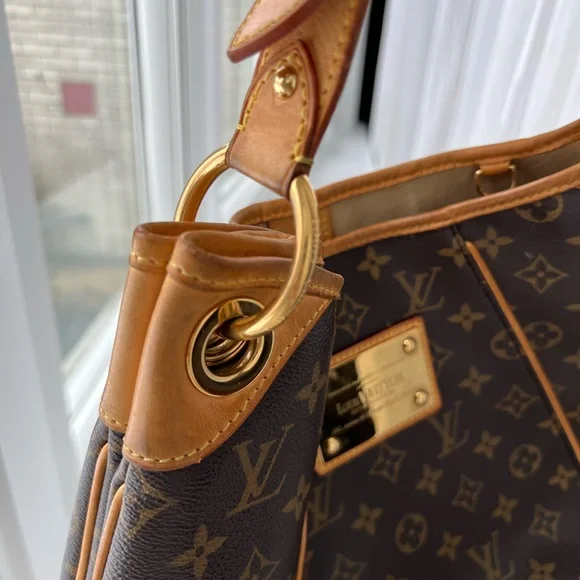 Louis Vuitton Galleria PM Shoulder Bag - Picture 13 of 16